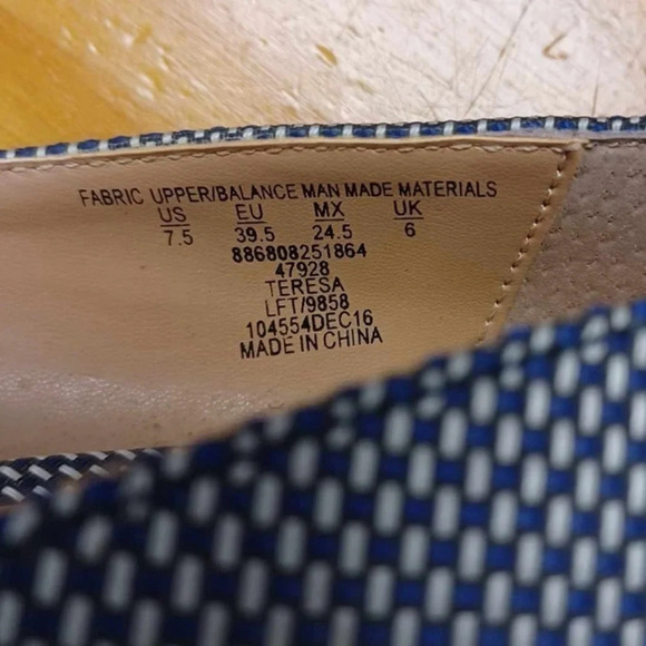 Charles Jourdan Textured Blue & Cream Kitten Heels Size 7.5 - Picture 9 of 10